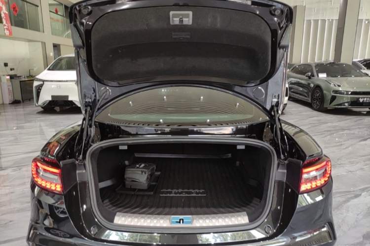 Used NETA GT 2023 580 AWD Trunk