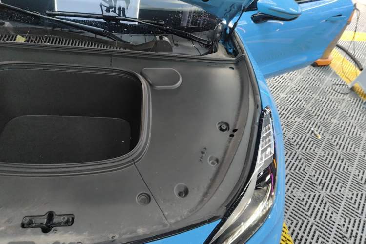 Used NETA GT 2023 560 Engine Bay Left