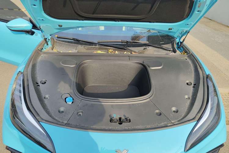 Used NETA GT 2023 560 Engine Bay