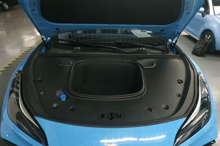Used NETA GT 2023 560 Engine Bay