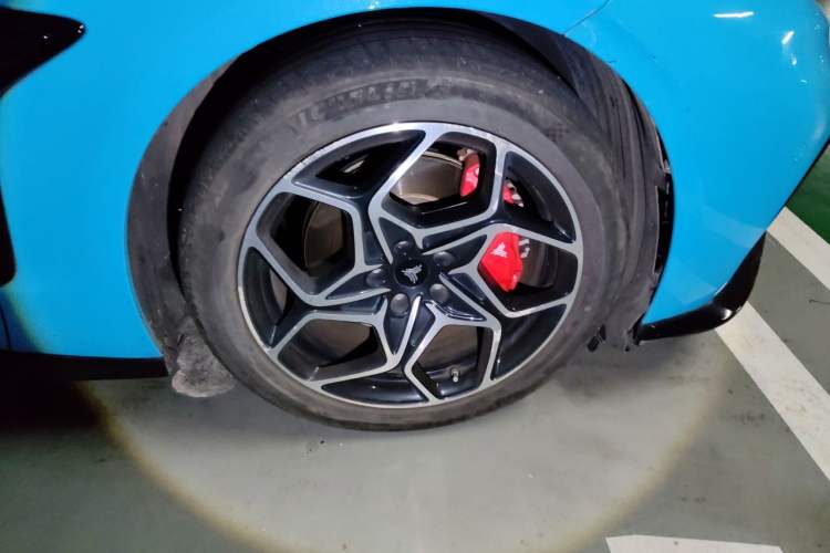 Used NETA GT 2023 580 AWD Right Front Wheel Hub