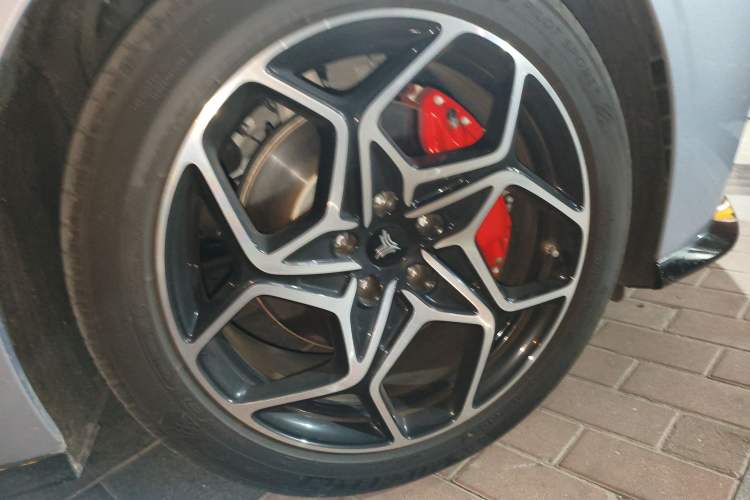 Used NETA GT 2023 580 AWD Right Front Wheel Hub