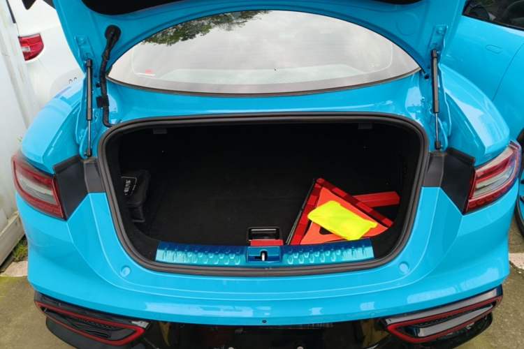 Used NETA GT 2023 580 AWD Trunk