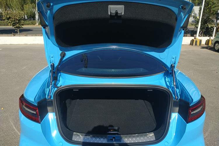 Used NETA GT 2023 560 Trunk