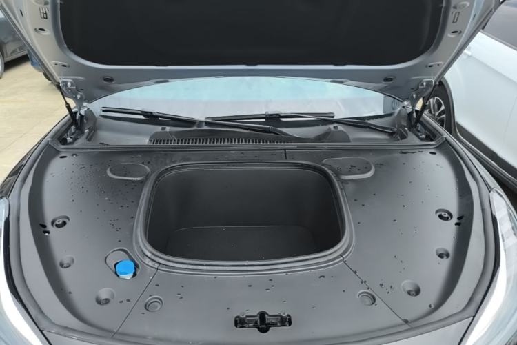 Used NETA GT 2023 560 Engine Bay
