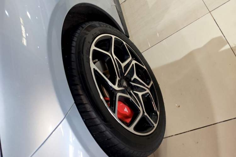 Used NETA GT 2023 580 AWD Sport Edition Left Front Wheel Hub