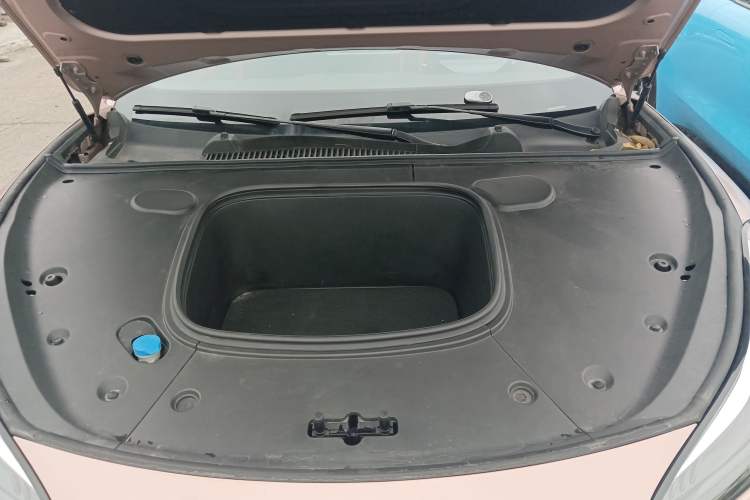 Used NETA GT 2023 560 Engine Bay