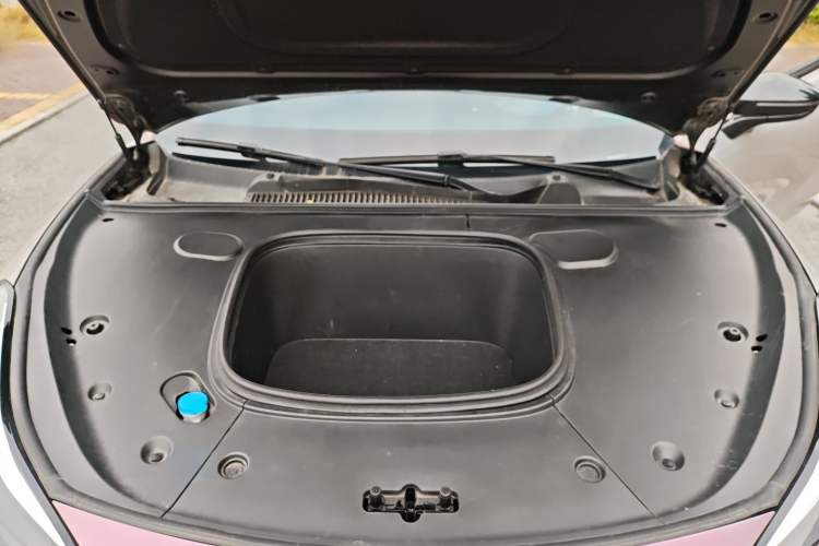 Used NETA GT 2023 560 Engine Bay