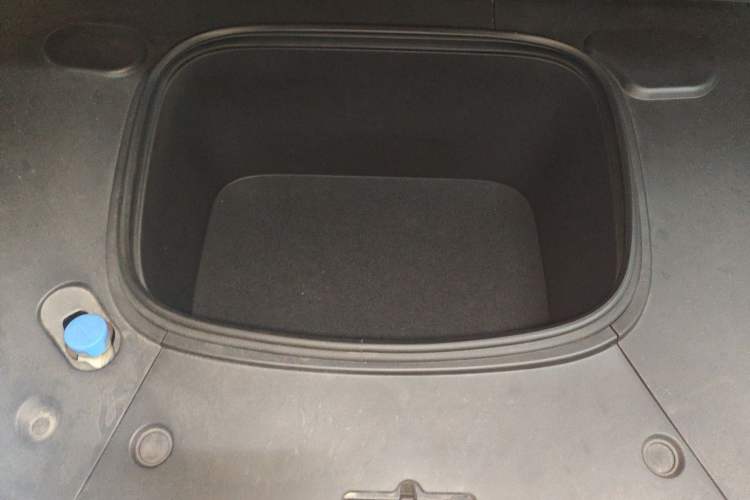 Used NETA GT 2023 560 Engine Bay