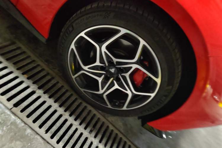 Used NETA GT 2023 580 AWD Right Front Wheel Hub