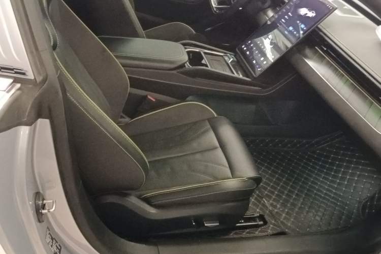 Used NETA GT 2023 560 Right Front Seat