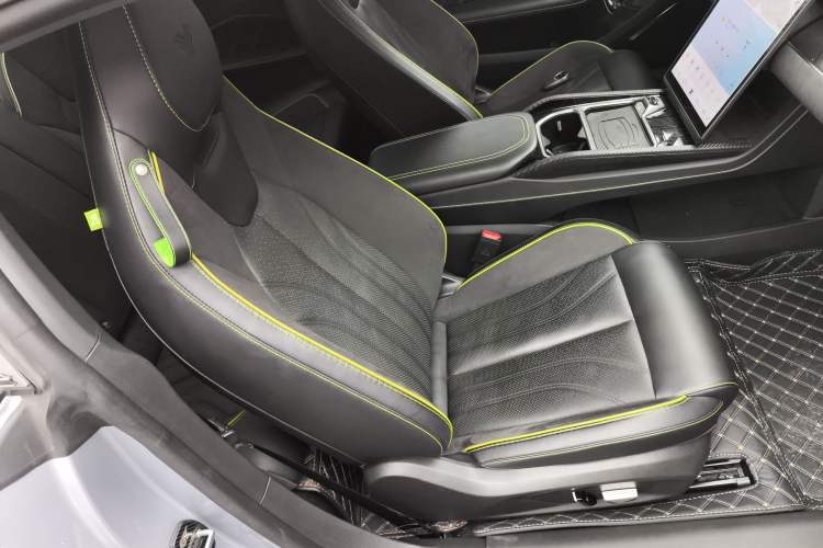 Used NETA GT 2023 560 Right Front Seat