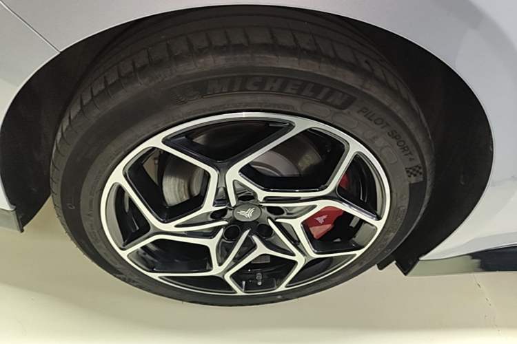 Used NETA GT 2023 580 AWD Right Rear Wheel Hub