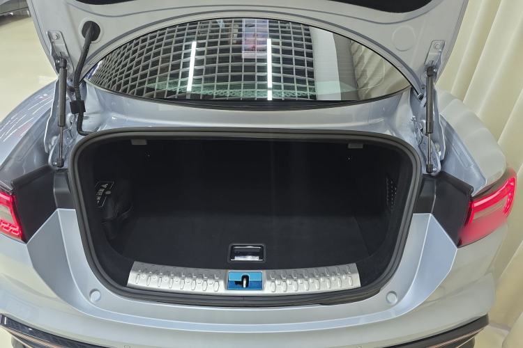 Used NETA GT 2023 580 AWD Trunk