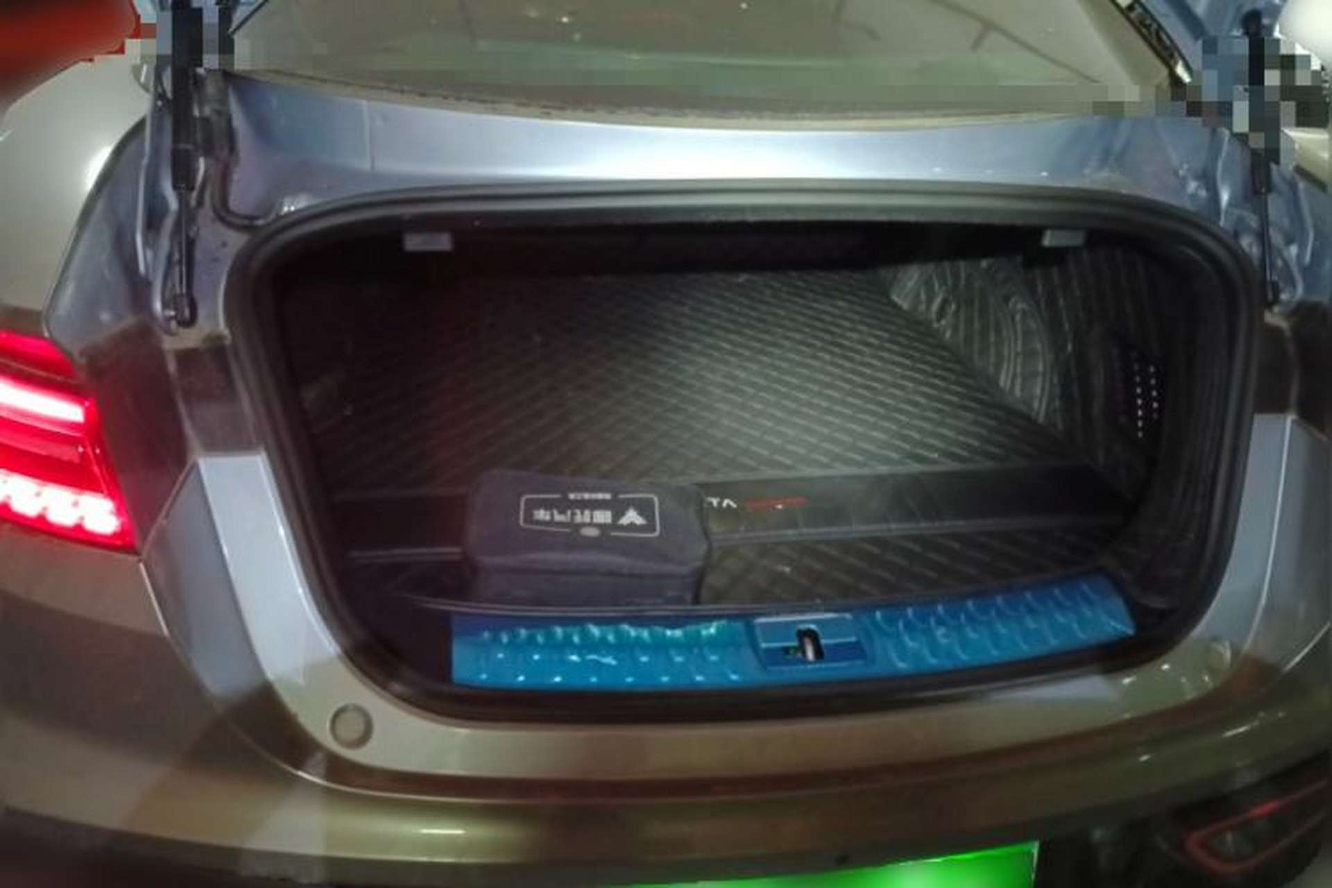 Used NETA GT 2023 580 AWD Trunk