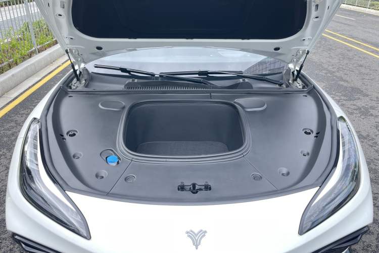 Used NETA GT 2023 560 Engine Bay