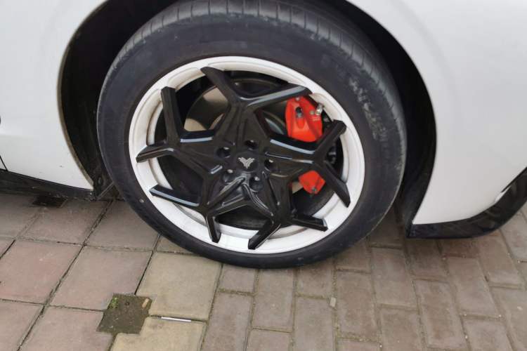 Used NETA GT 2023 580 AWD Sport Edition Right Front Wheel Hub