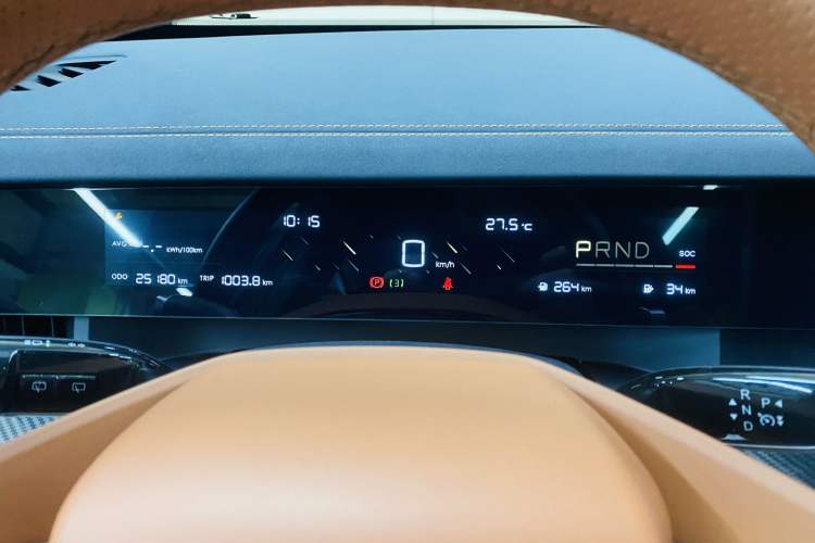 Used NETA L 2024 Extended-Range 220 Flash-Charge Edition Odometer Close Up