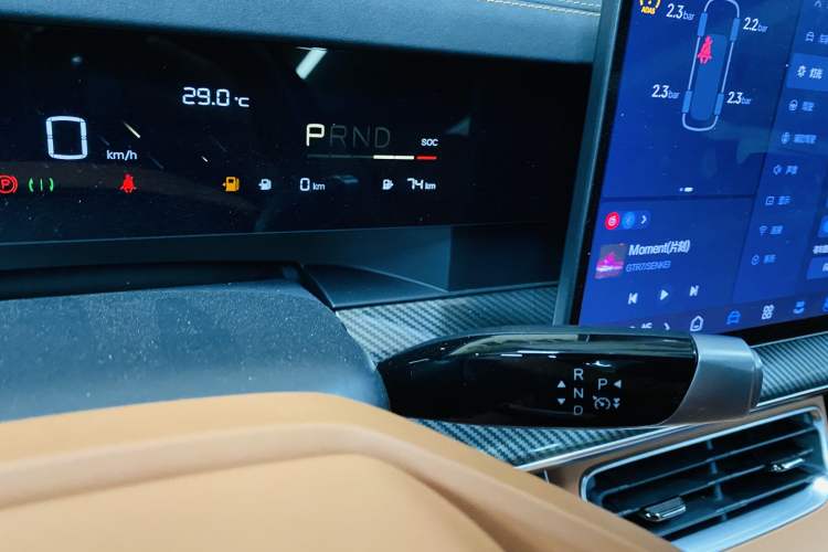 Used NETA L 2024 Extended-Range 220 Flash-Charge Edition Interior 4