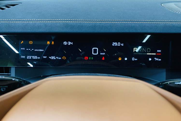 Used NETA L 2024 Extended-Range 220 Flash-Charge Edition Odometer Close Up