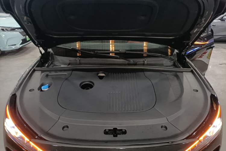 Used NETA L 2024 Extended-Range 310 Flash-Charge Red Edition Engine Bay