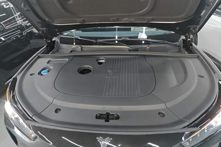 Used NETA L 2024 Extended-Range 310 Flash-Charge Red Edition Engine Bay