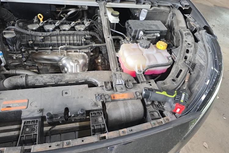 Used NETA L 2024 Extended-Range 220 Flash-Charge Edition Engine Bay Left
