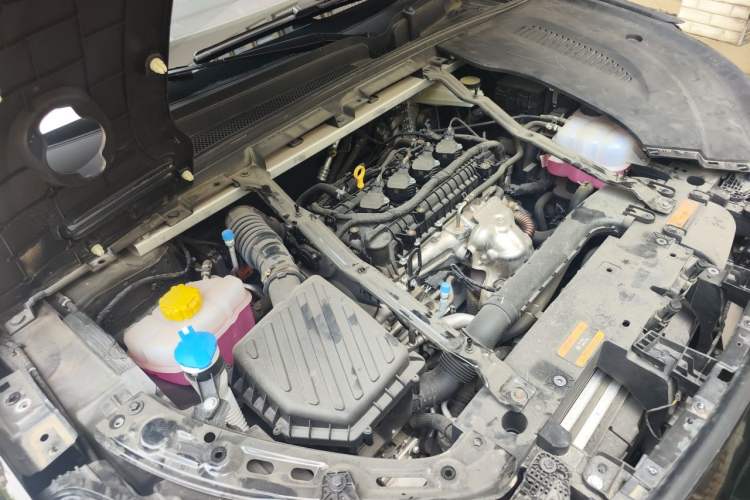 Used NETA L 2024 Extended-Range 310 Flash-Charge Red Edition Engine Bay Right