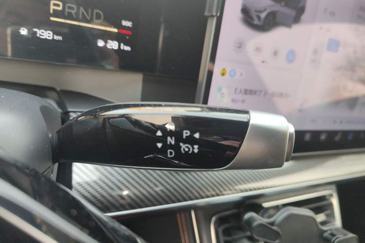 Used NETA L 2024 Extended-Range 310 Flash-Charge Red Edition Gear Lever