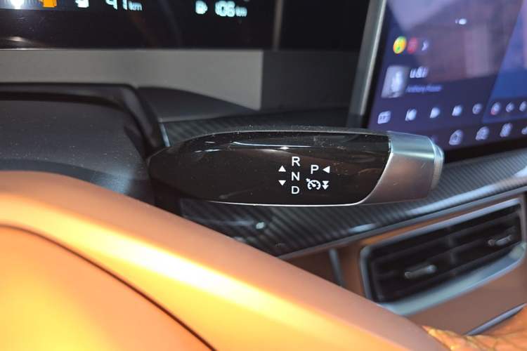 Used NETA L 2024 Extended-Range 220 Flash-Charge Edition Gear Lever