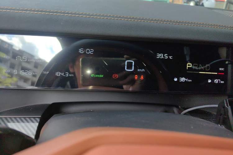 Used NETA L 2024 Extended-Range 310 Flash-Charge Red Edition Instrument Cluster