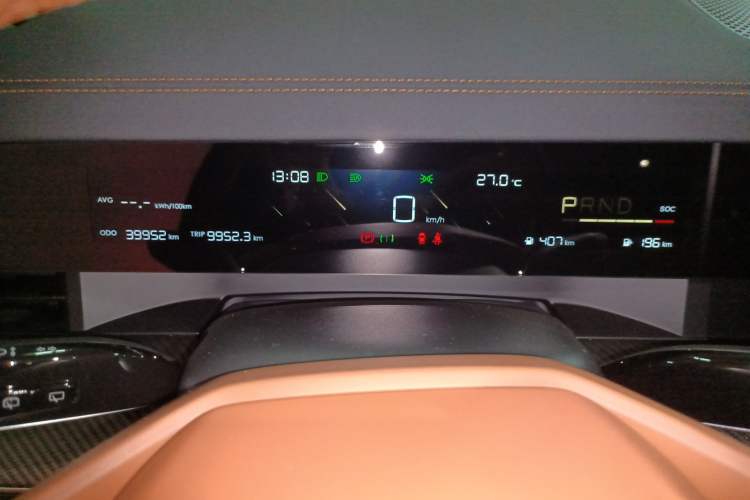 Used NETA L 2024 Extended-Range 310 Flash-Charge Red Edition Instrument Cluster