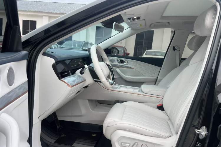 Used NETA L 2024 Extended-Range 310 Flash Charge PRO Edition Interior 2