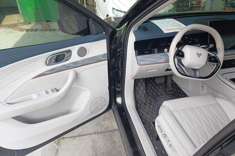 Used NETA L 2024 Range-Extended 220 Luxury Edition Interior 3