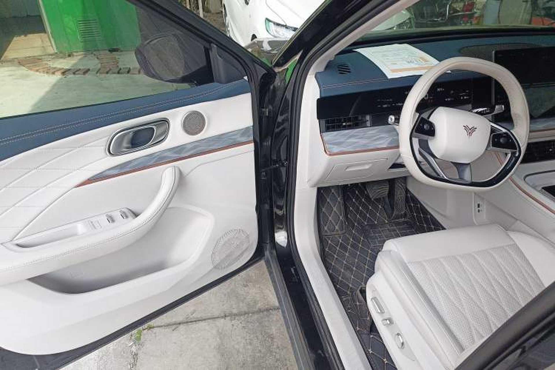Used NETA L 2024 Range-Extended 220 Luxury Edition Interior 3