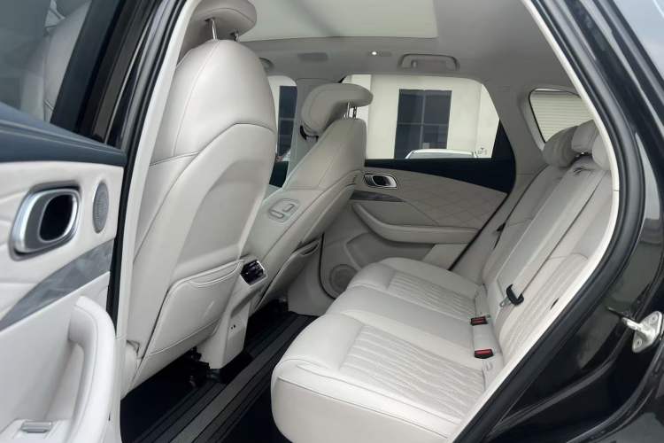 Used NETA L 2024 Extended-Range 310 Flash Charge PRO Edition Interior 3