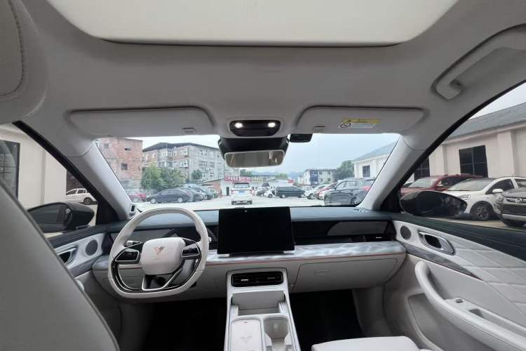 Used NETA L 2024 Extended-Range 310 Flash Charge PRO Edition Interior 4