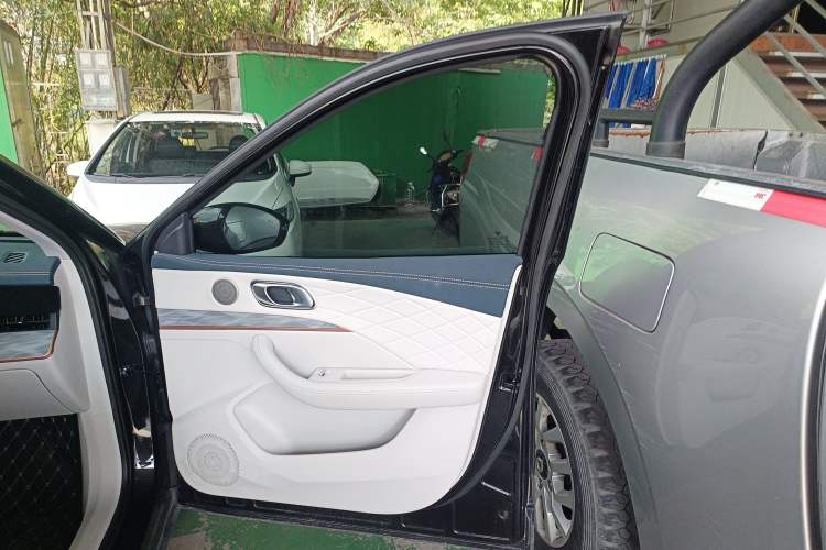 Used NETA L 2024 Range-Extended 220 Luxury Edition Interior 5