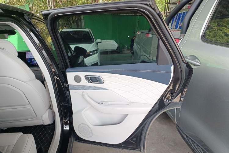 Used NETA L 2024 Range-Extended 220 Luxury Edition Interior 6