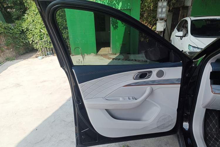 Used NETA L 2024 Range-Extended 220 Luxury Edition Interior 7