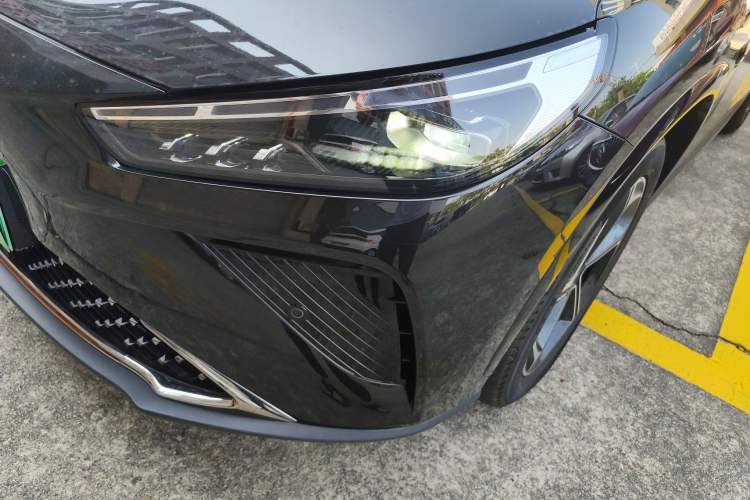 Used NETA L 2024 Extended-Range 220 Flash-Charge Edition Left Front Headlight