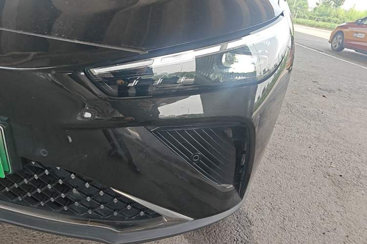 Used NETA L 2024 Extended-Range 310 Flash-Charge Red Edition Left Front Headlight