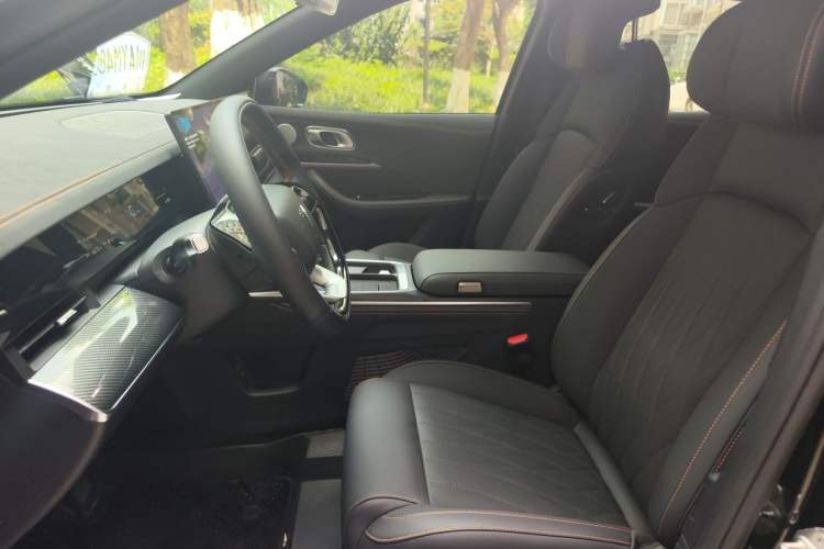 Used NETA L 2024 Extended-Range 310 Flash-Charge Red Edition Left Front Seat