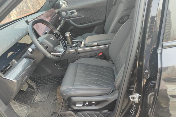 Used NETA L 2024 Extended-Range 310 Flash-Charge Red Edition Left Front Seat