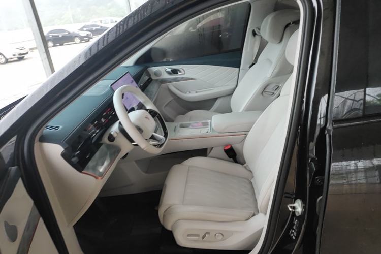 Used NETA L 2024 Extended-Range 310 Flash Charge PRO Edition Left Front Seat