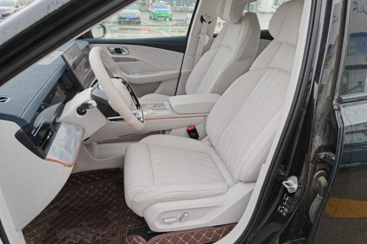Used NETA L 2024 Extended-Range 310 Flash-Charge Edition Left Front Seat