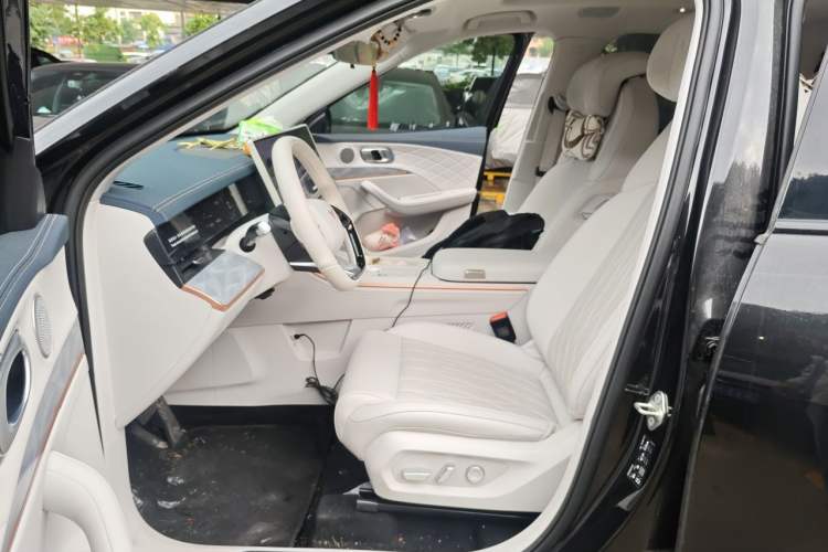 Used NETA L 2024 Extended-Range 310 Flash-Charge Red Edition Left Front Seat