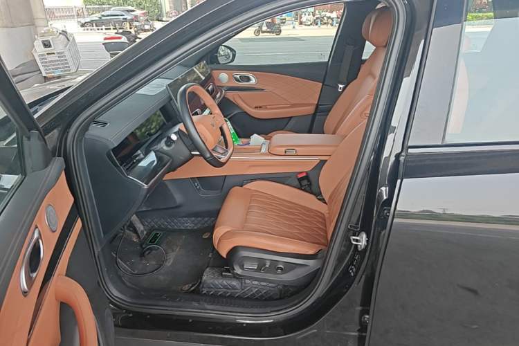 Used NETA L 2024 Extended-Range 310 Flash-Charge Red Edition Left Front Seat