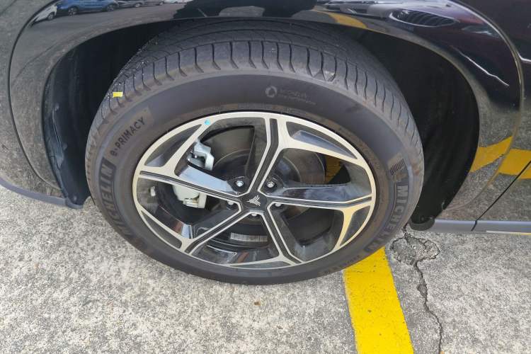 Used NETA L 2024 Extended-Range 220 Flash-Charge Edition Left Front Wheel Hub