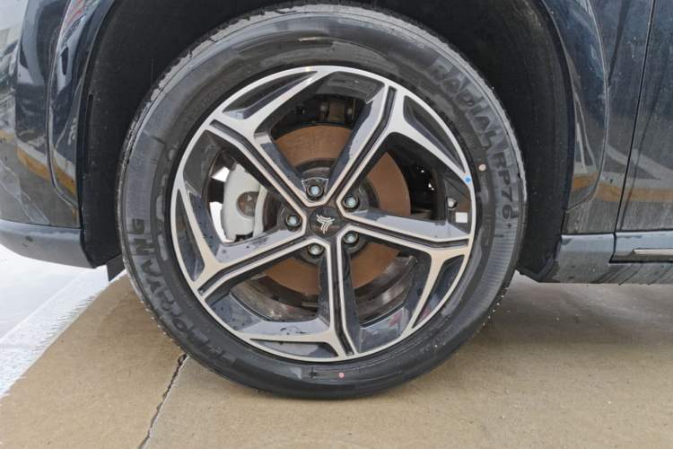 Used NETA L 2024 Extended-Range 310 Flash-Charge Edition Left Front Wheel Hub